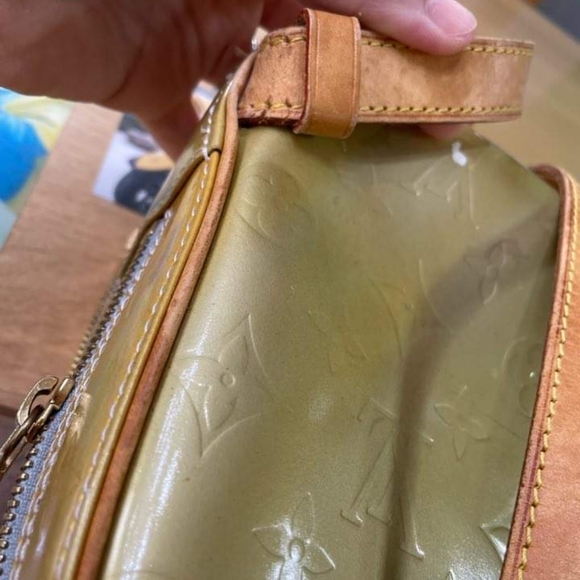 Louis Vuitton - Picture 7 of 17